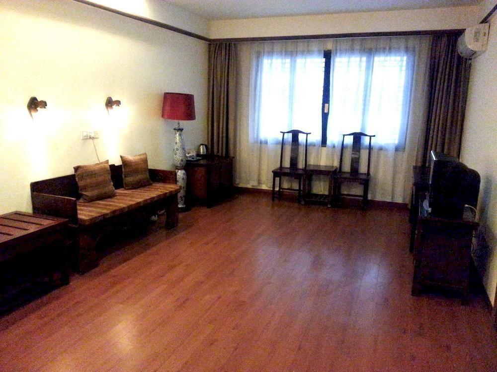 Bajie Youth Hostel Жангжиаже Екстериор снимка